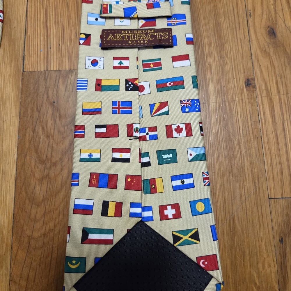 Museum Artifact 100% Silk Around The World Novelty NeckTie OS Multicolor 57" 60" - Picture 4 of 4